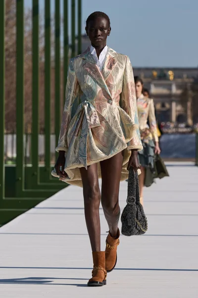 Look 49